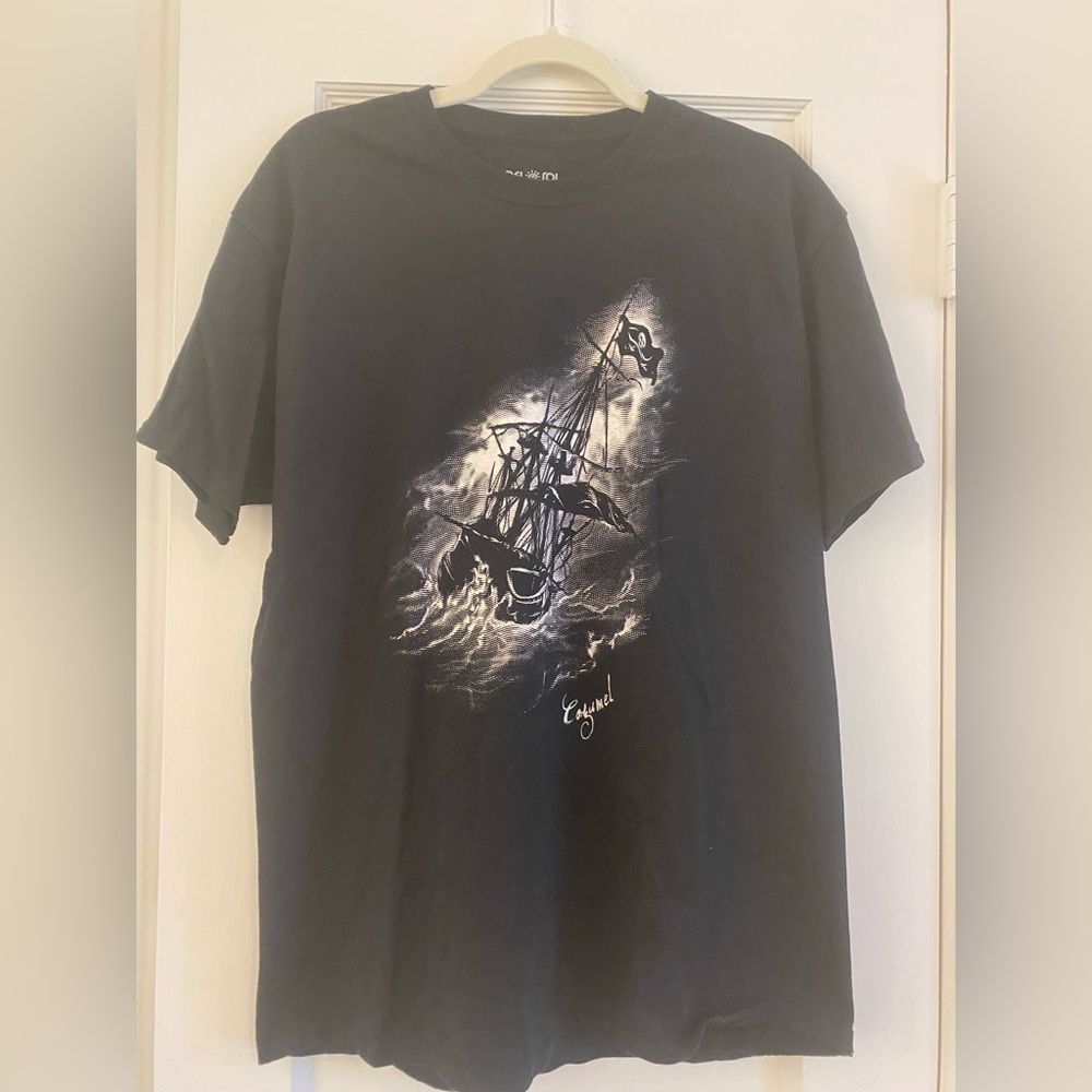 Del Sol Pirate Ship Color Change Graphic Tee Black L/G Cotton